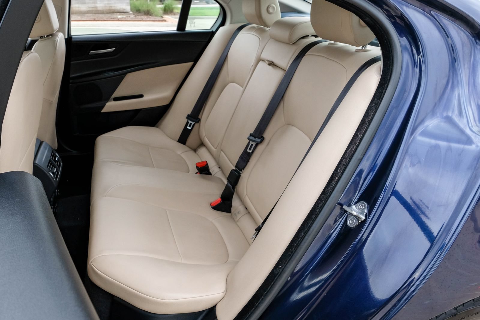 Used 2017 Jaguar XE RWD image 48