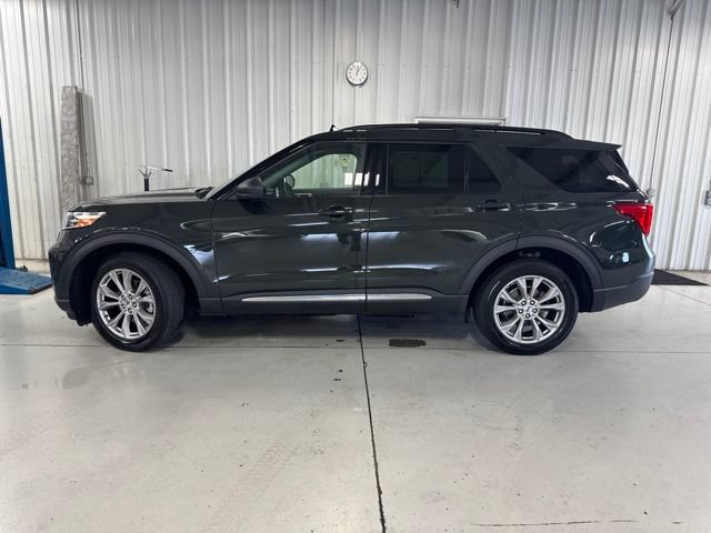 Used 2022 Ford Explorer XLT w/ Equipment Group 202A AWD/4WD image 3