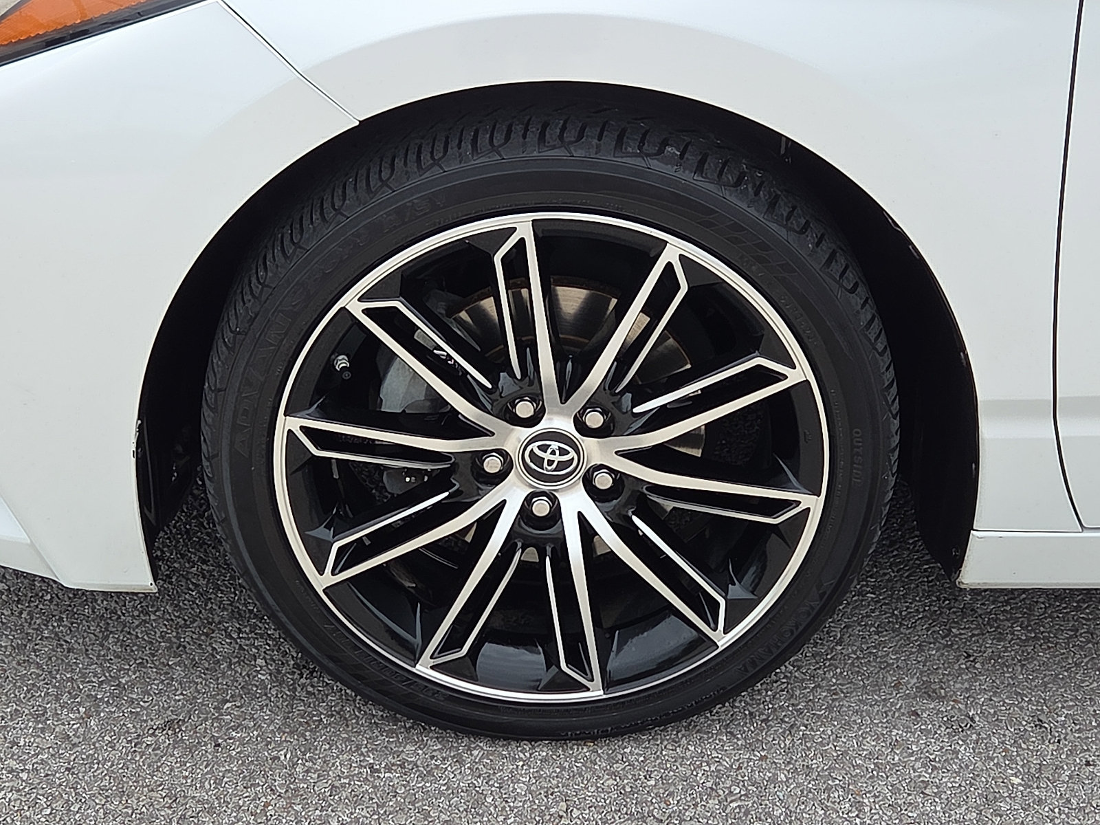 Used 2019 Toyota Avalon Touring FWD image 7