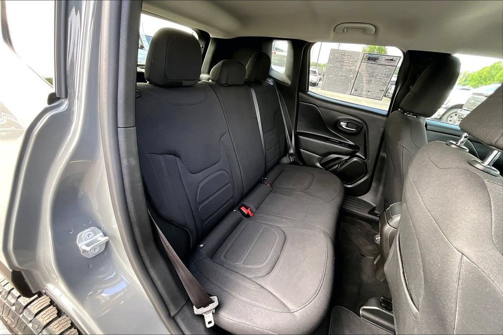 Used 2022 Jeep Renegade Latitude AWD/4WD image 26