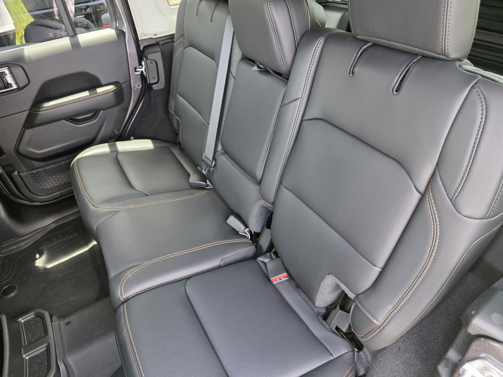 Used 2026 Jeep Wrangler Sahara image 16