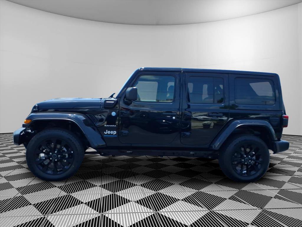 Used 2024 Jeep Wrangler Unlimited Sahara AWD/4WD image 24