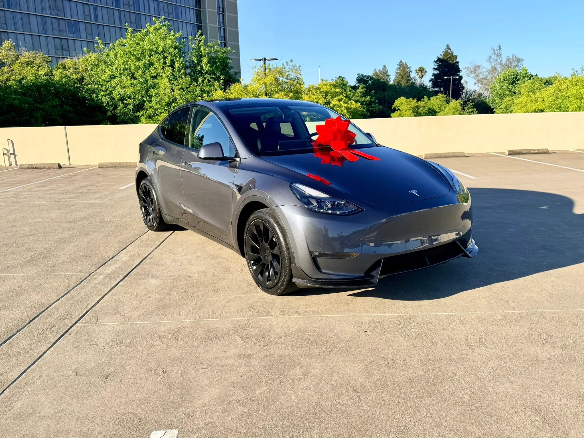 Used 2023 Tesla Model Y Long Range AWD/4WD image 2