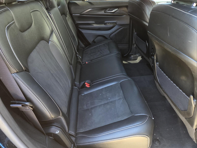 Used 2025 Jeep Grand Cherokee Altitude AWD/4WD image 31