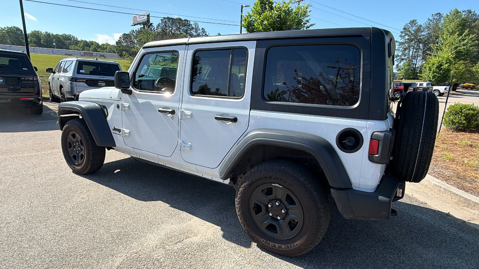 Used 2024 Jeep Wrangler Unlimited Sport AWD/4WD image 10