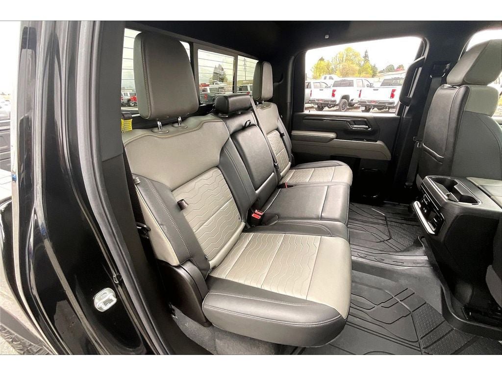 Used 2025 Chevrolet Silverado 2500 ZR2 w/ Technology Package AWD/4WD image 29