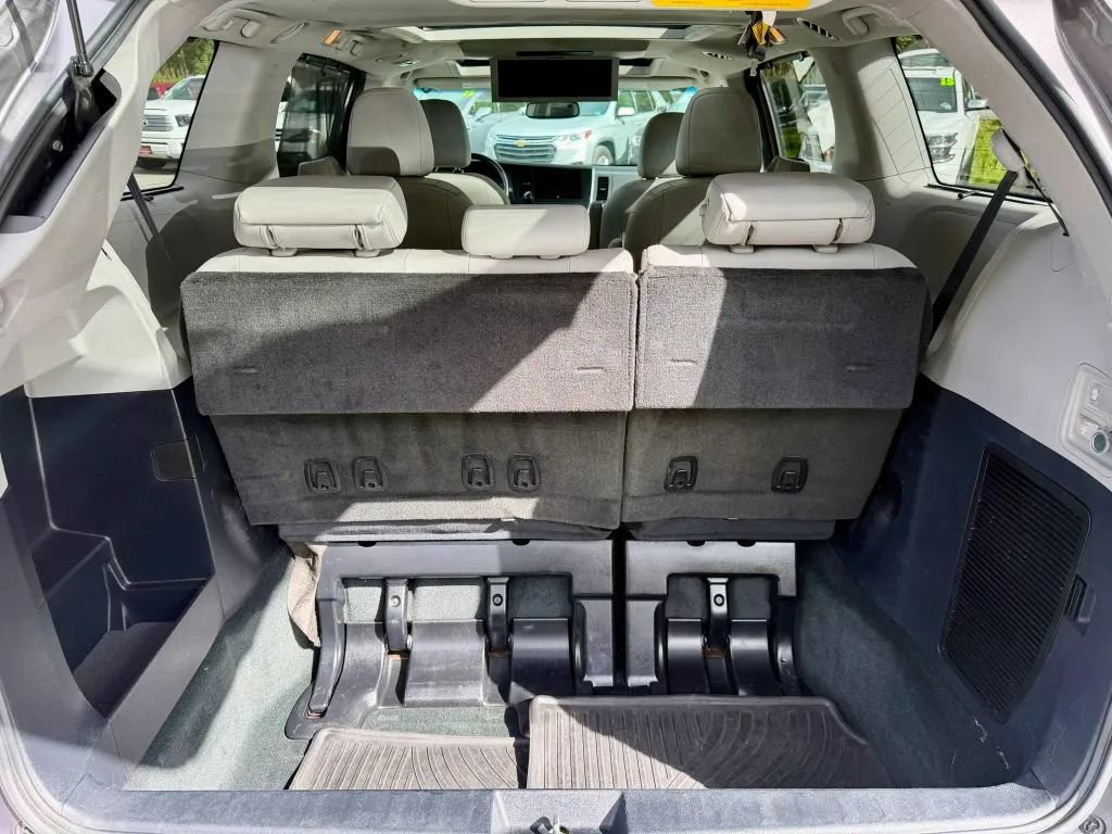 Used 2015 Toyota Sienna Limited Premium FWD image 16