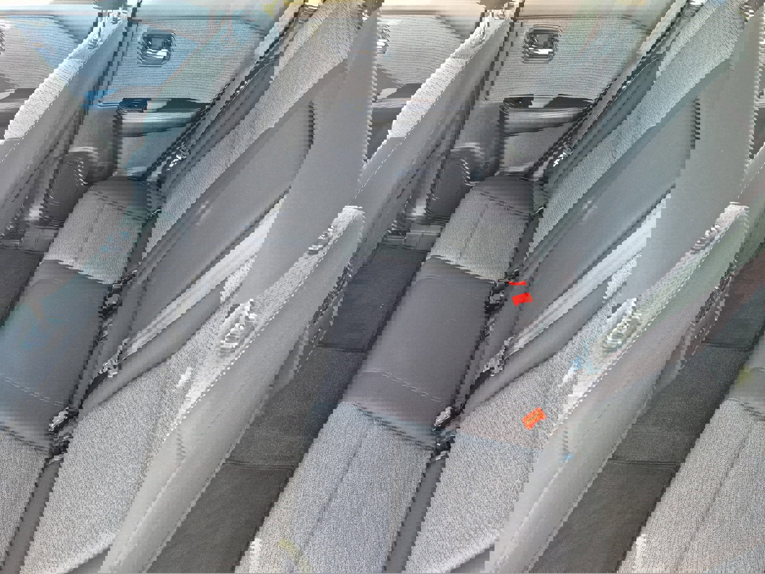 Used 2023 Nissan Rogue SV image 31