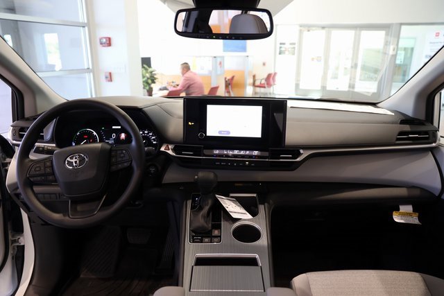 New 2025 Toyota Sienna LE image 7