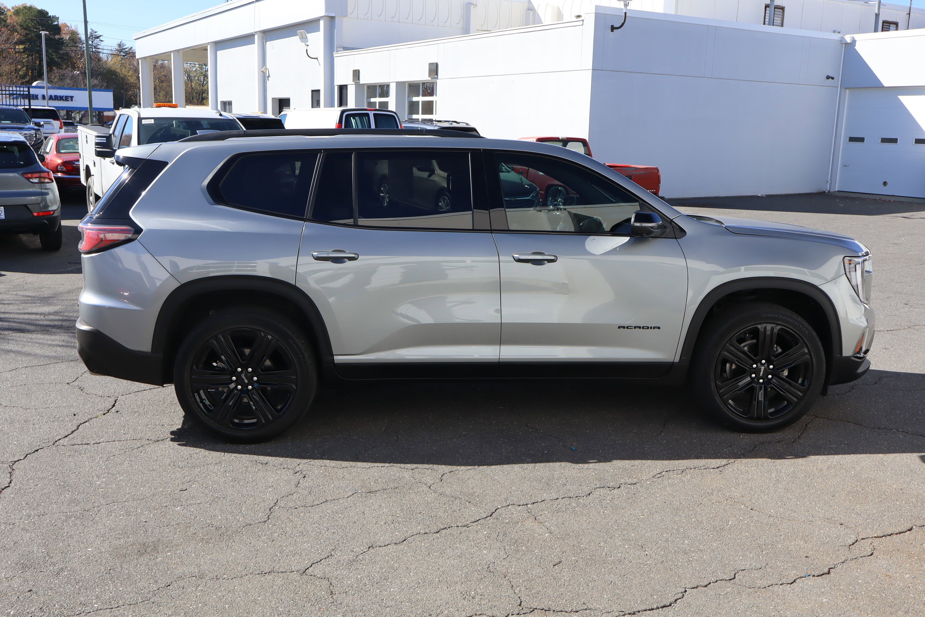 Used 2024 GMC Acadia Elevation w/ Black Edition image 11