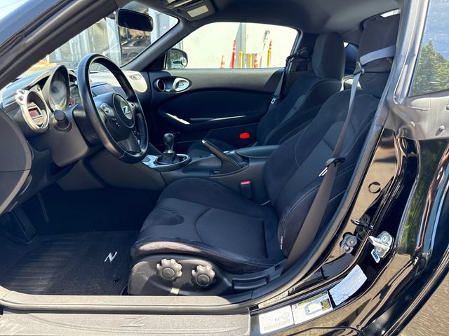 Used 2017 Nissan 370Z Coupe RWD image 14