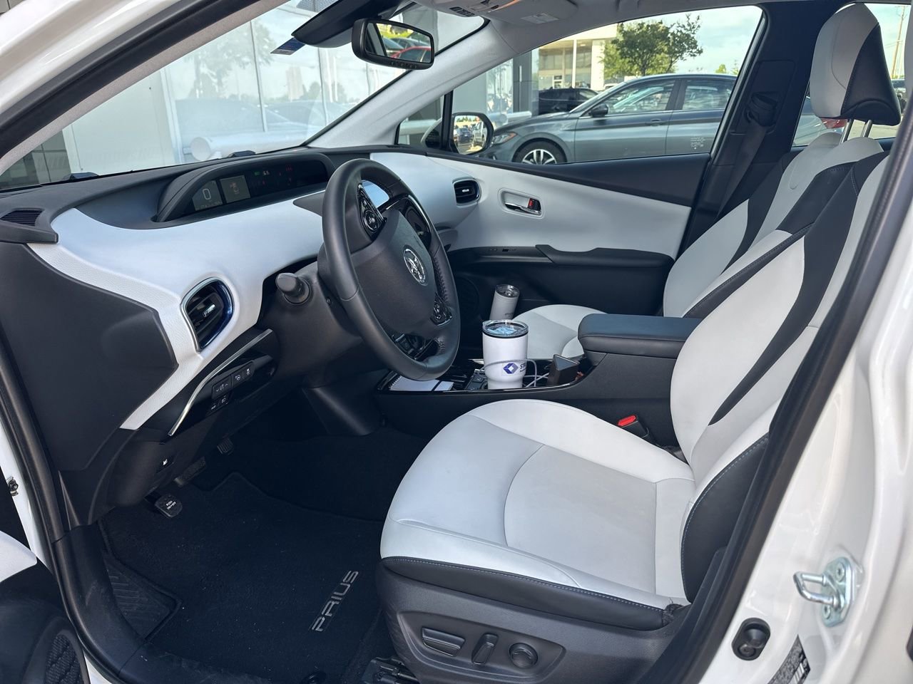 Used 2022 Toyota Prius Limited w/ Premium Convenience Package image 5