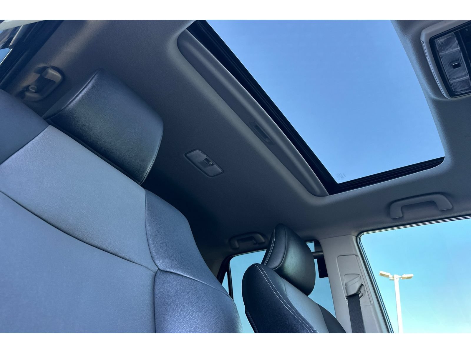 Used 2022 Toyota 4Runner SR5 Premium w/ Moonroof Package RWD image 19