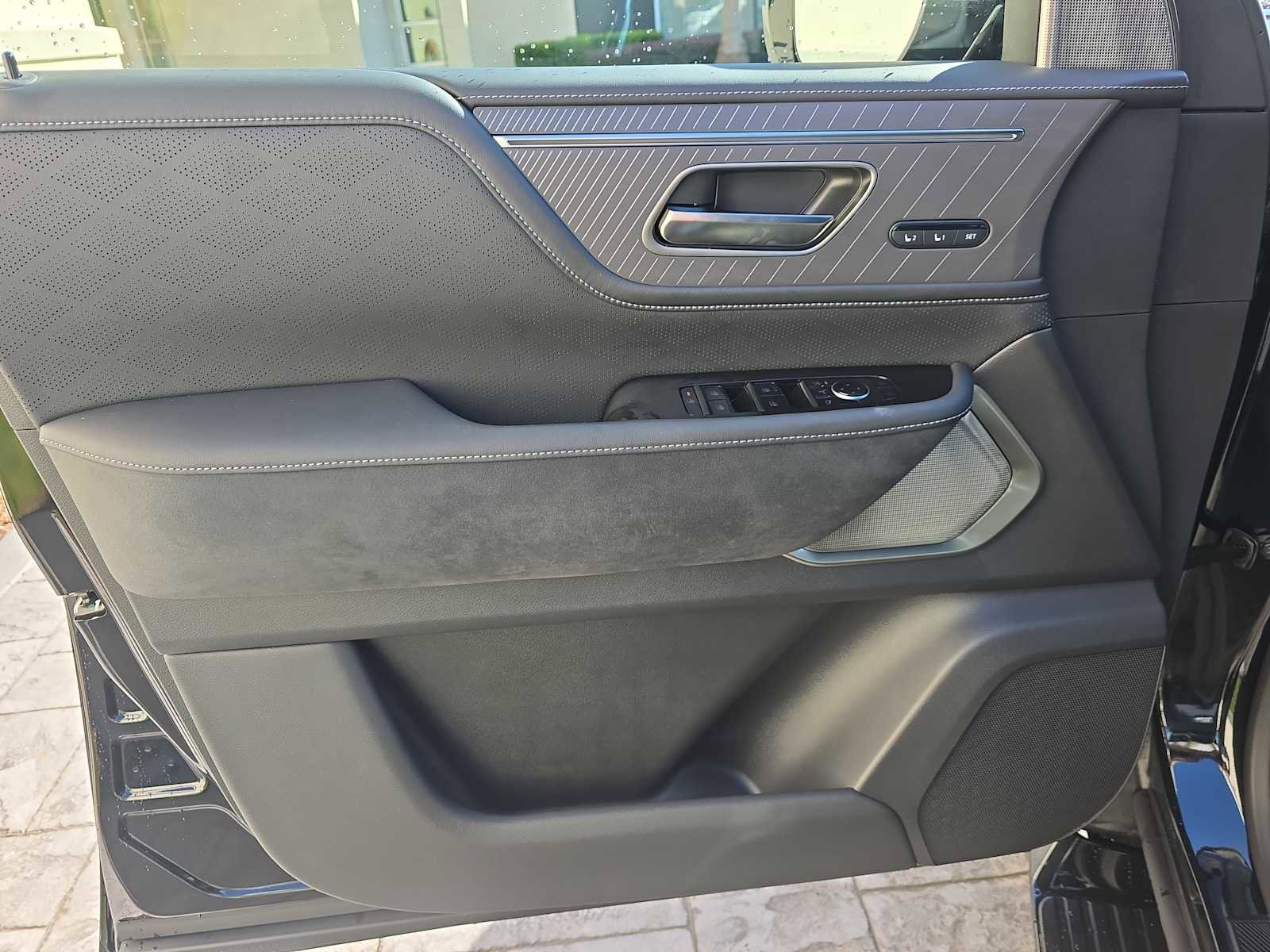 New 2026 INFINITI QX80 Autograph w/ Premium Cargo Package image 15