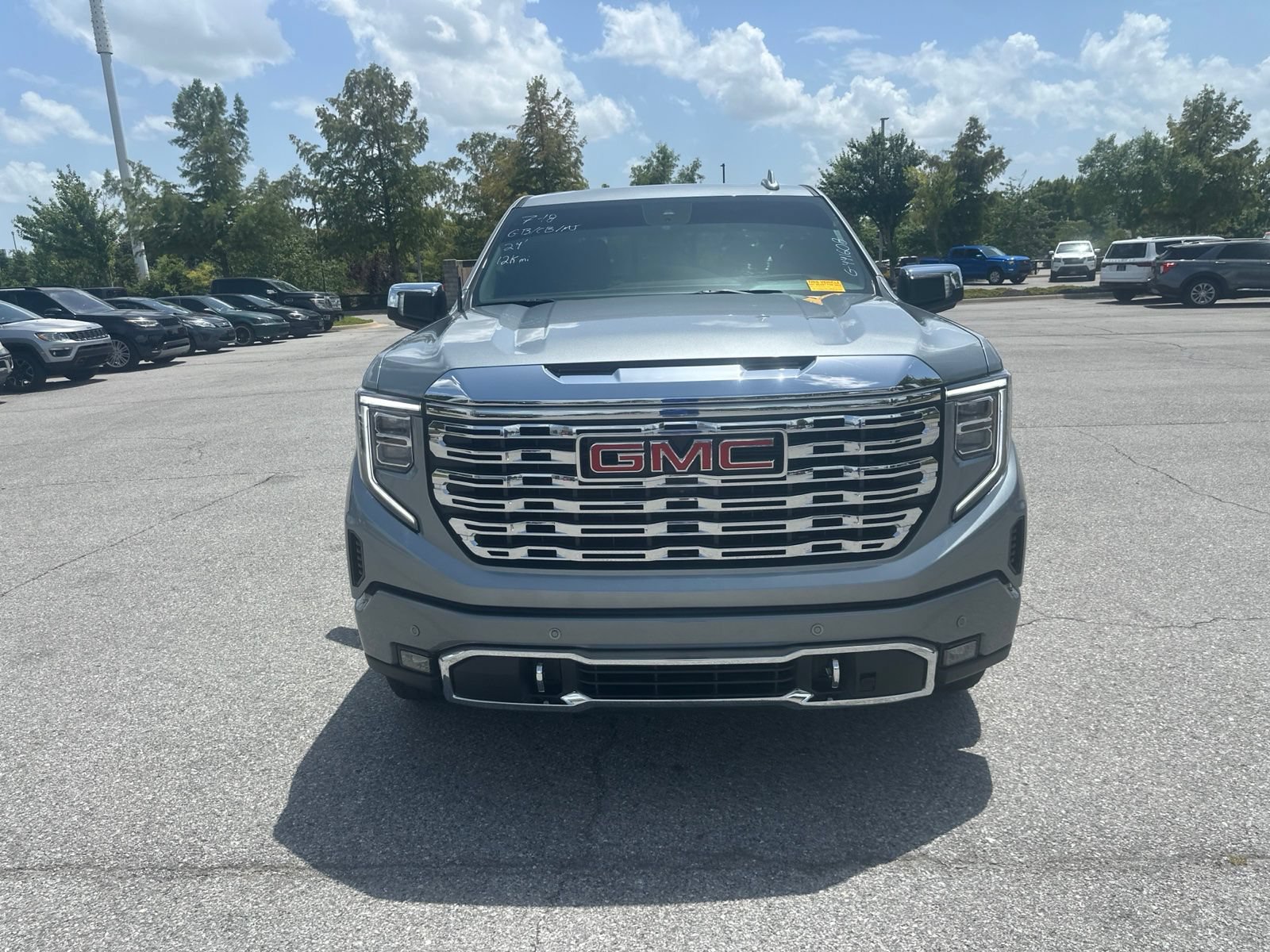Used 2024 GMC Sierra 1500 Denali w/ Technology Package AWD/4WD image 2