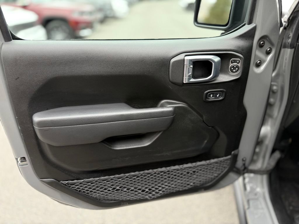 Used 2022 Jeep Wrangler Unlimited Sport image 17