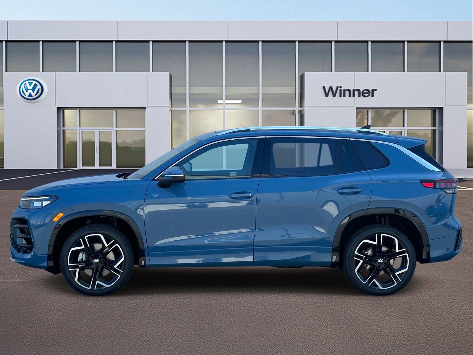 New 2026 Volkswagen Tiguan SEL R-Line image 2