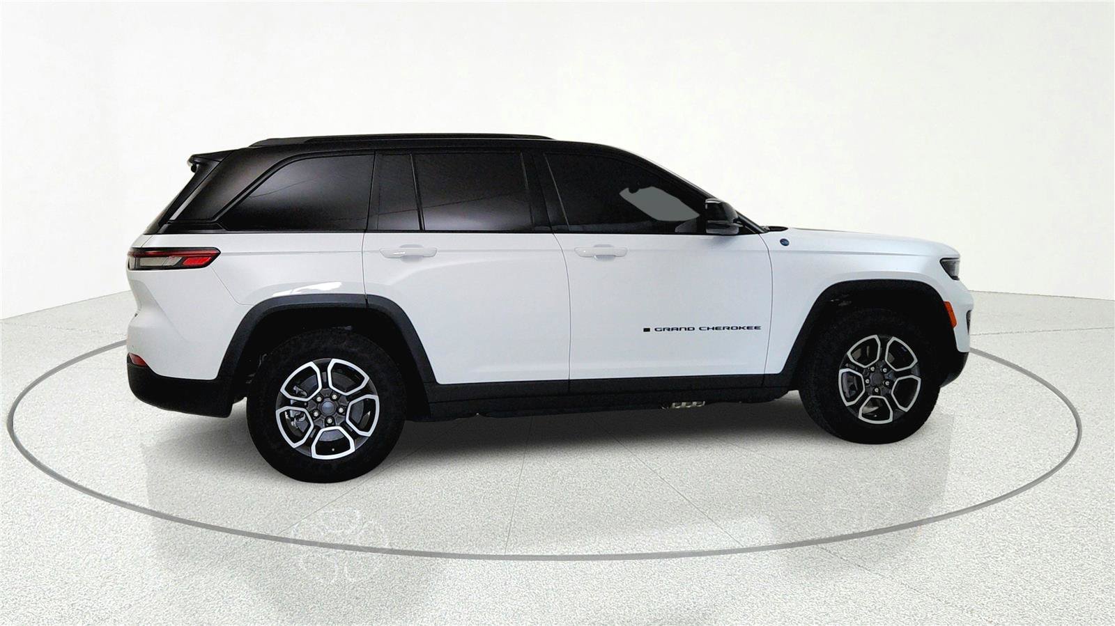 Used 2024 Jeep Grand Cherokee Trailhawk w/ Luxury Tech Group III AWD/4WD image 7