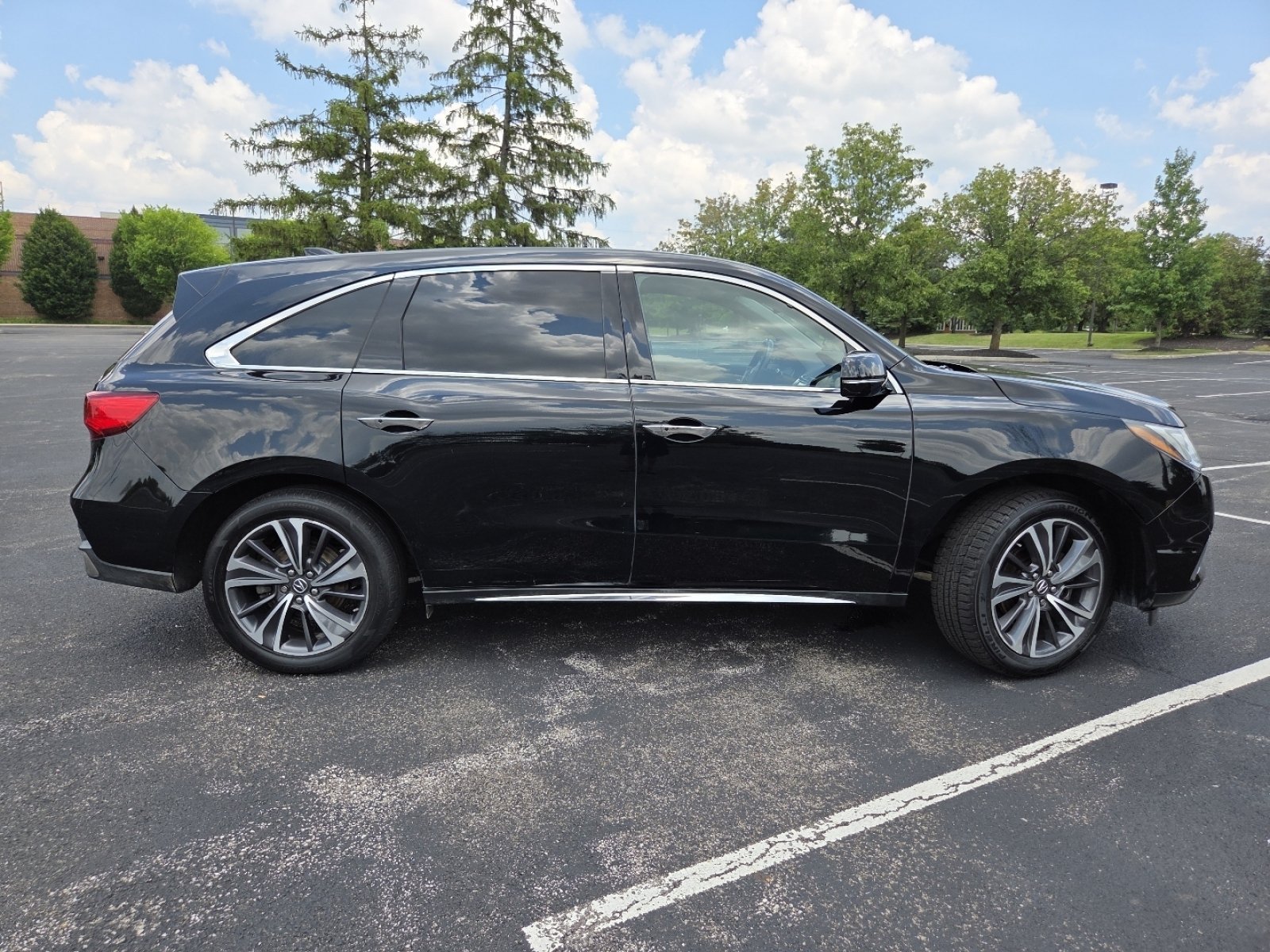 Used 2019 Acura MDX w/ Technology & Entertainment AWD/4WD image 23