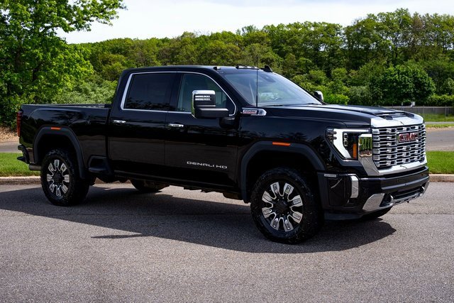 Used 2024 GMC Sierra 3500 Denali w/ Denali Reserve Package image 11
