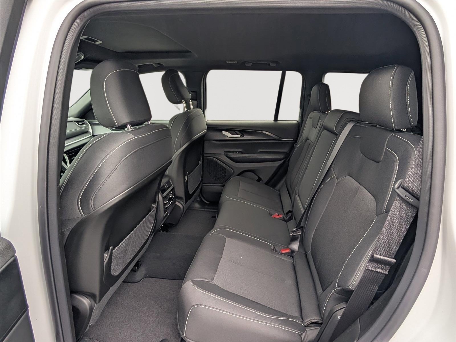 New 2026 Jeep Grand Cherokee Laredo X AWD/4WD image 9