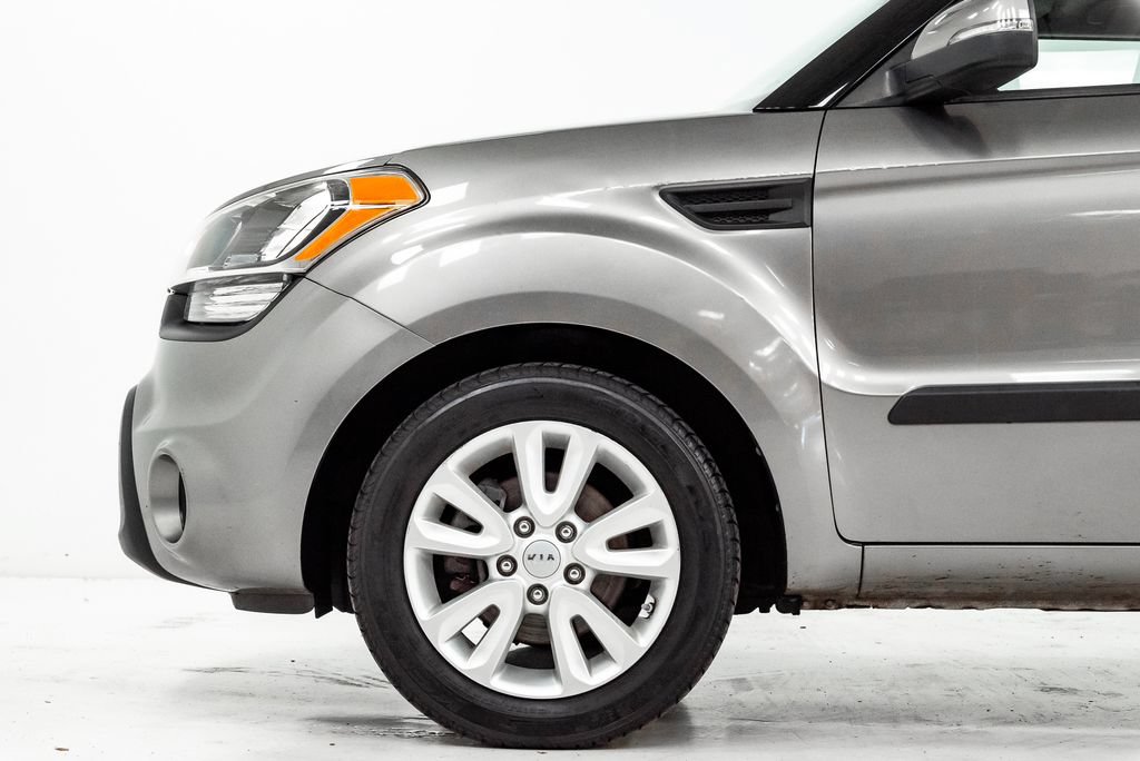Used 2013 Kia Soul + FWD image 21