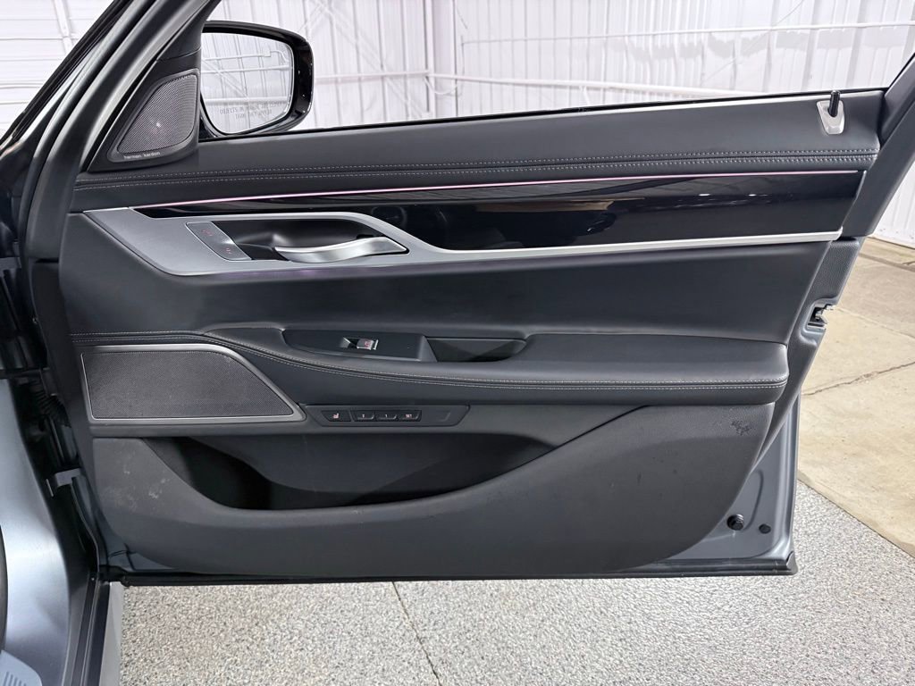 Used 2022 BMW 750i xDrive w/ Luxury Rear Seating Package image 26