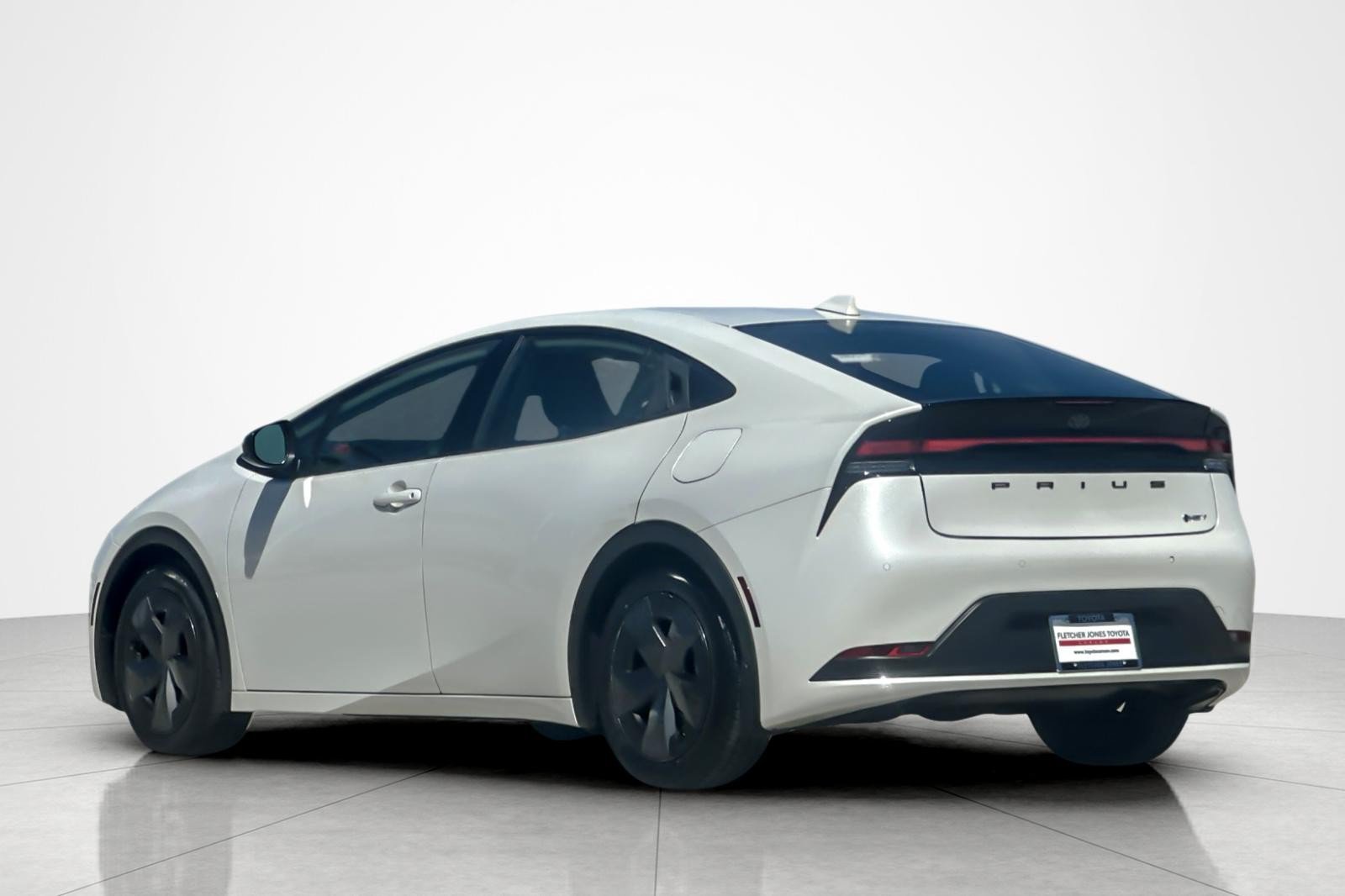 Certified 2023 Toyota Prius LE FWD image 3