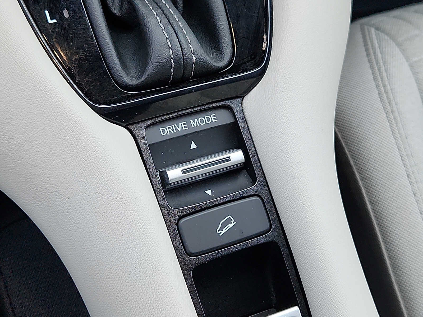 Certified 2024 Honda HR-V LX image 25