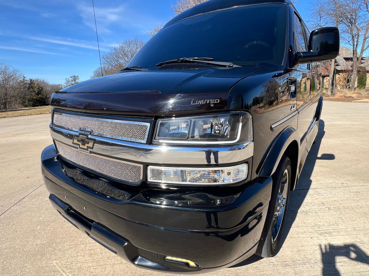 Used 2017 Chevrolet Express 2500 image 3