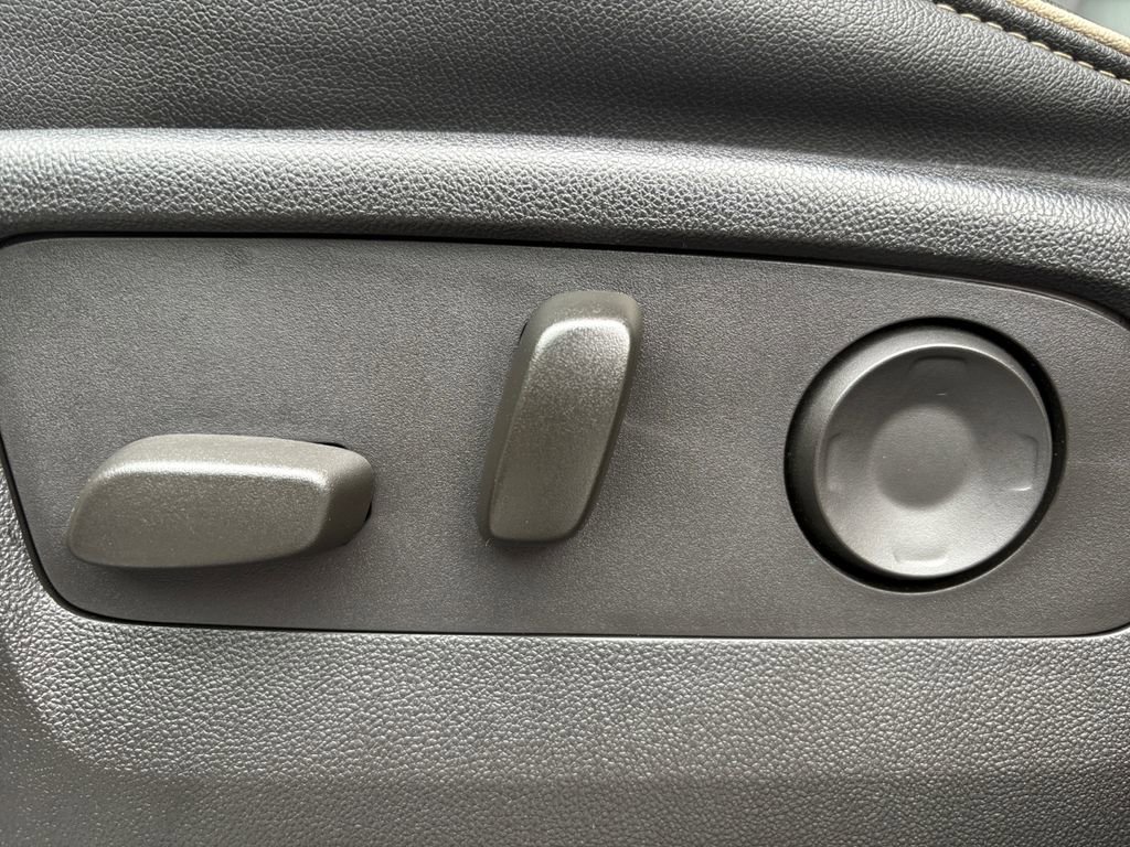 Used 2024 Chevrolet Tahoe Premier image 13