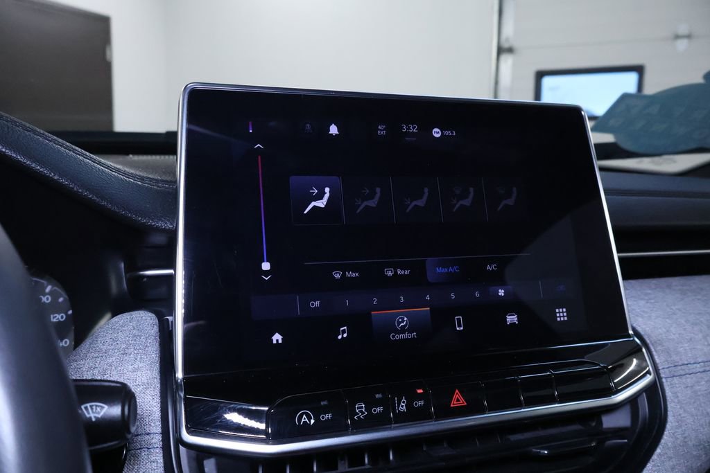 Used 2024 Jeep Compass Latitude image 28