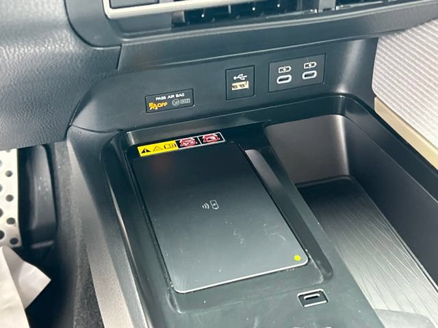 Used 2025 Toyota Camry SE AWD/4WD image 63