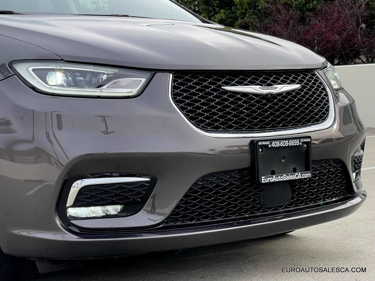 Used 2021 Chrysler Pacifica Touring-L image 8