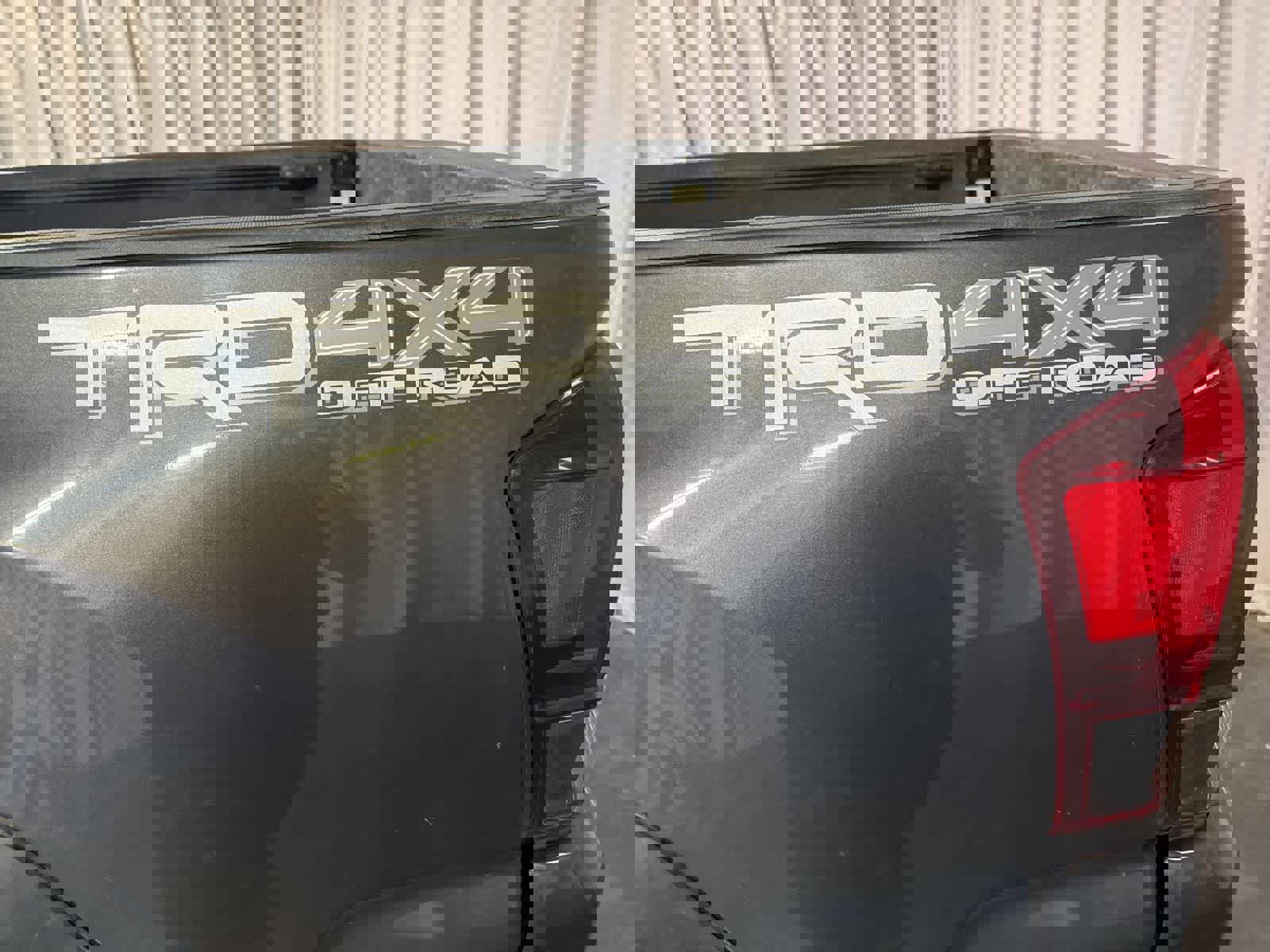 Used 2018 Toyota Tacoma TRD Off-Road w/ Technology Package image 11