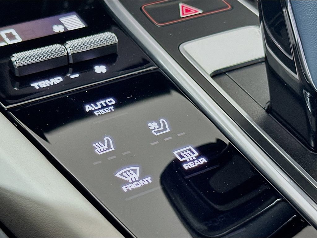 Certified 2023 Porsche Cayenne Platinum Edition image 23