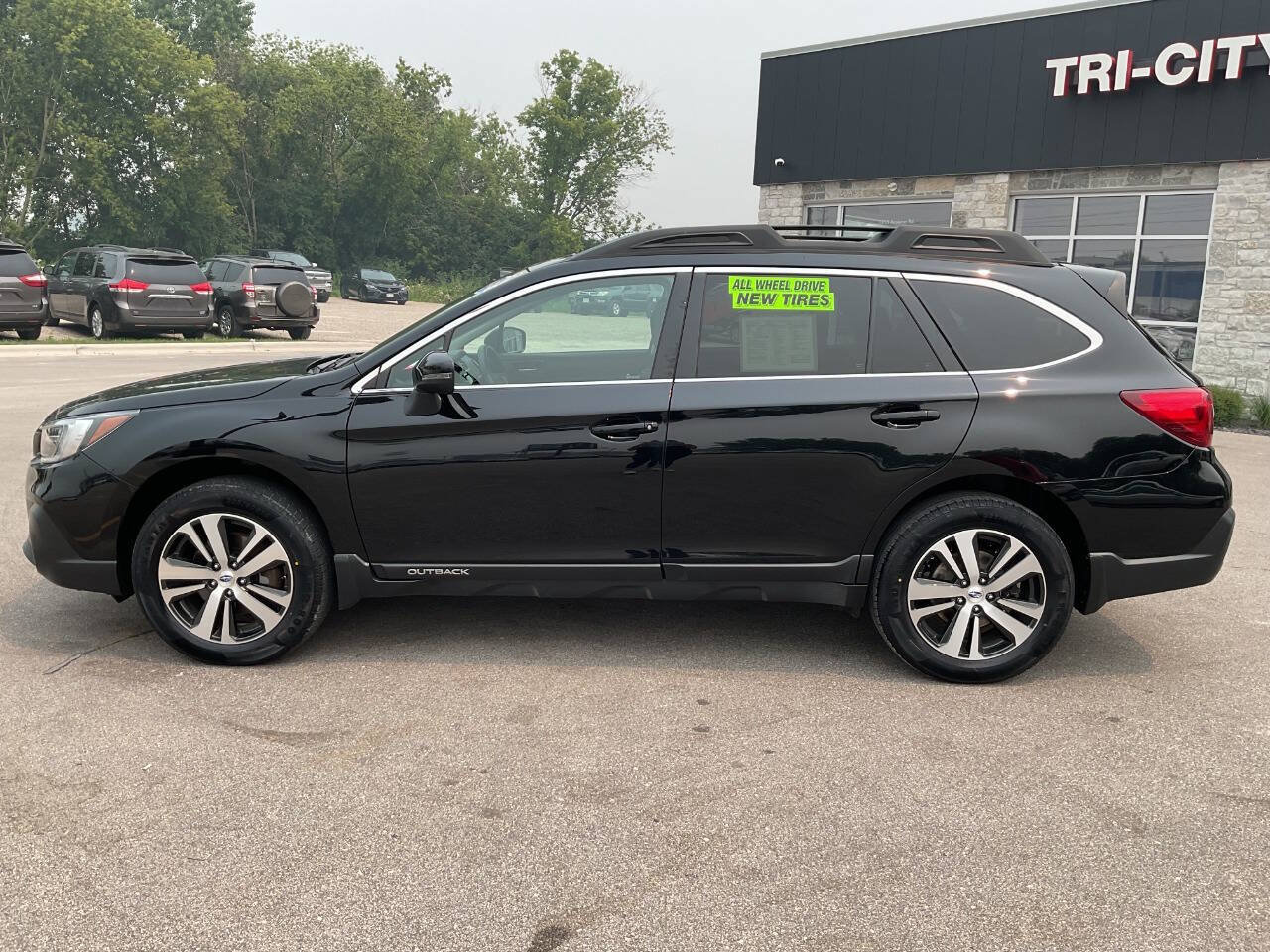 Used 2018 Subaru Outback 3.6R Limited AWD/4WD image 3