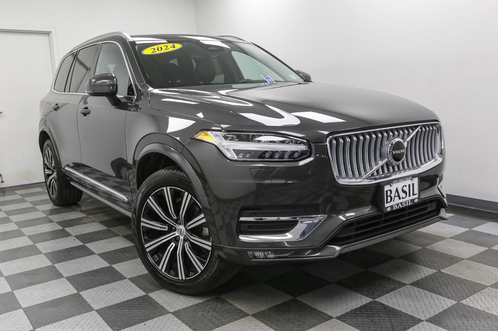 Used 2024 Volvo XC90 B5 Core w/ Climate Package image 2