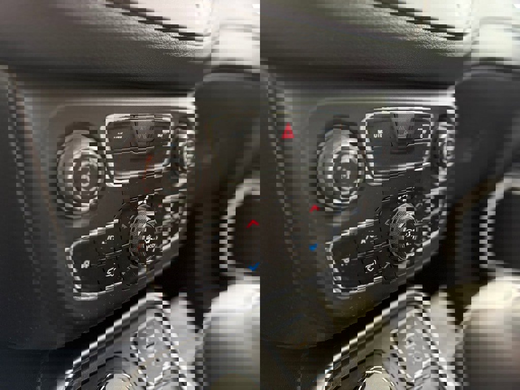 Used 2019 Jeep Compass Latitude w/ Cold Weather Group image 16