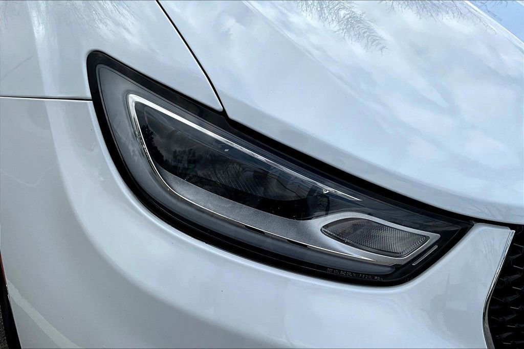 Used 2023 Chrysler Pacifica Touring-L image 31
