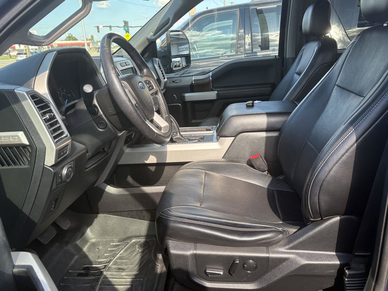 Used 2016 Ford F150 Lariat w/ Equipment Group 502A Luxury AWD/4WD image 4