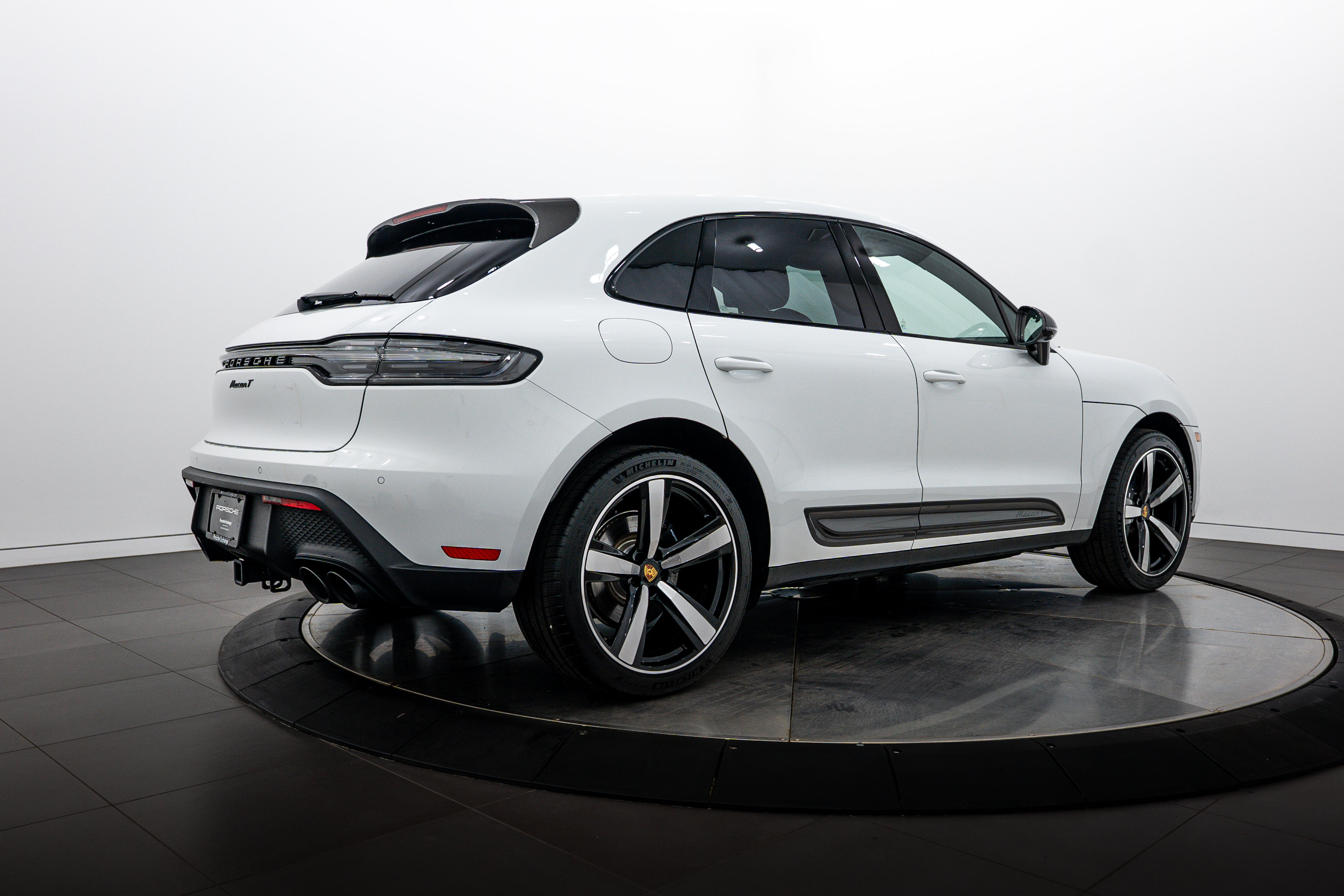Certified 2026 Porsche Macan Turbo AWD/4WD image 7