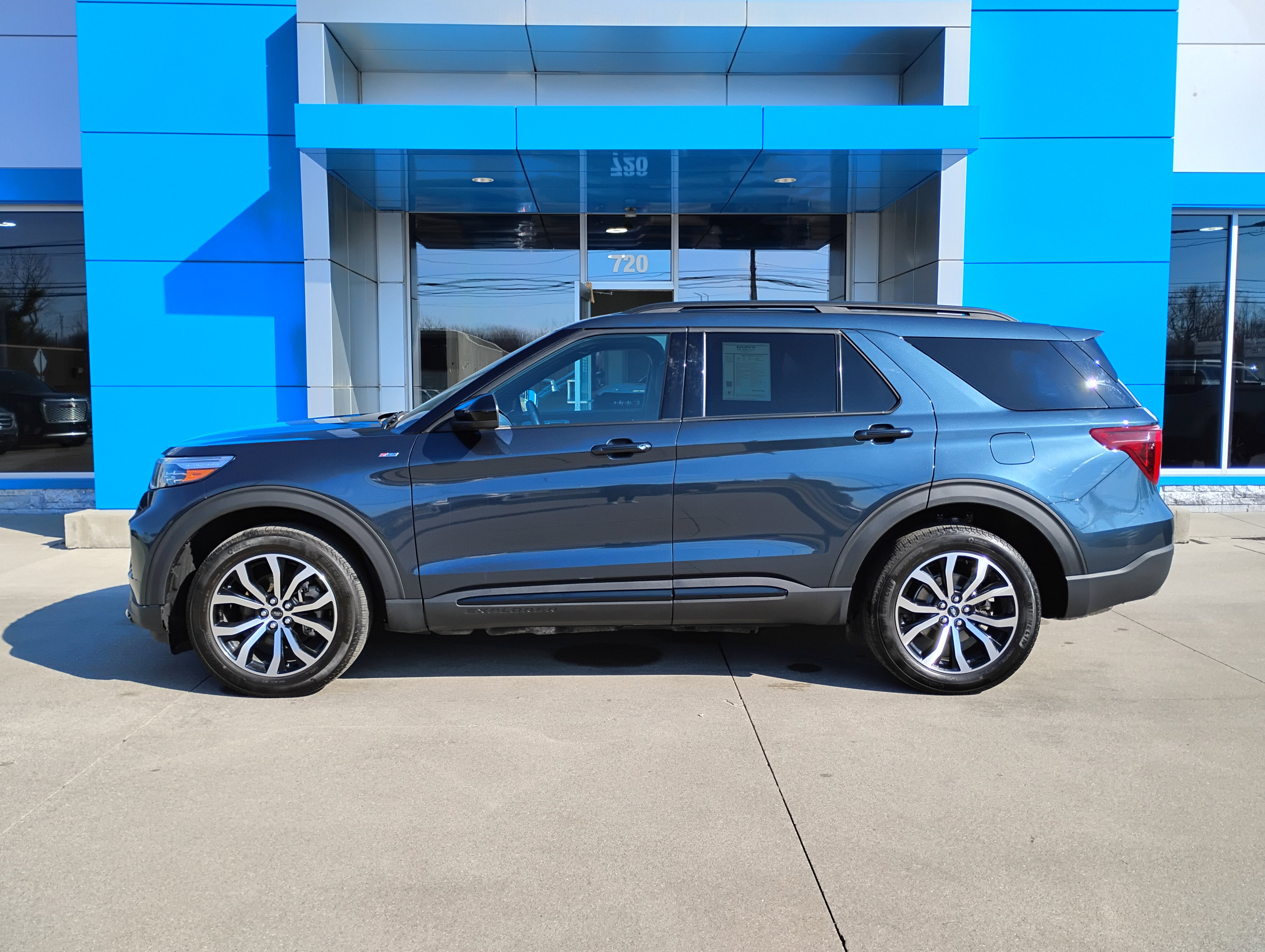 Used 2023 Ford Explorer ST-Line image 31