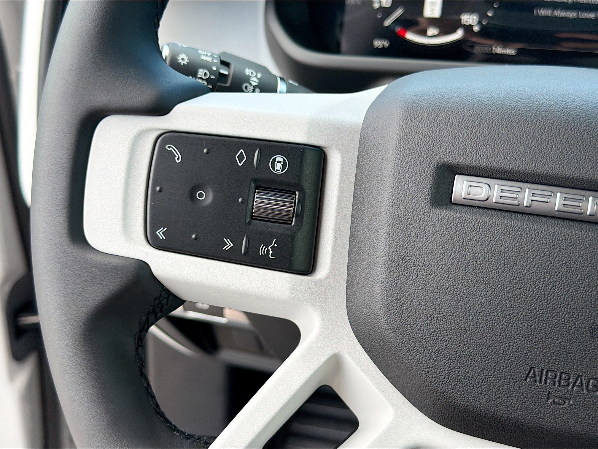 New 2026 Land Rover Defender 110 X-Dynamic SE AWD/4WD image 38