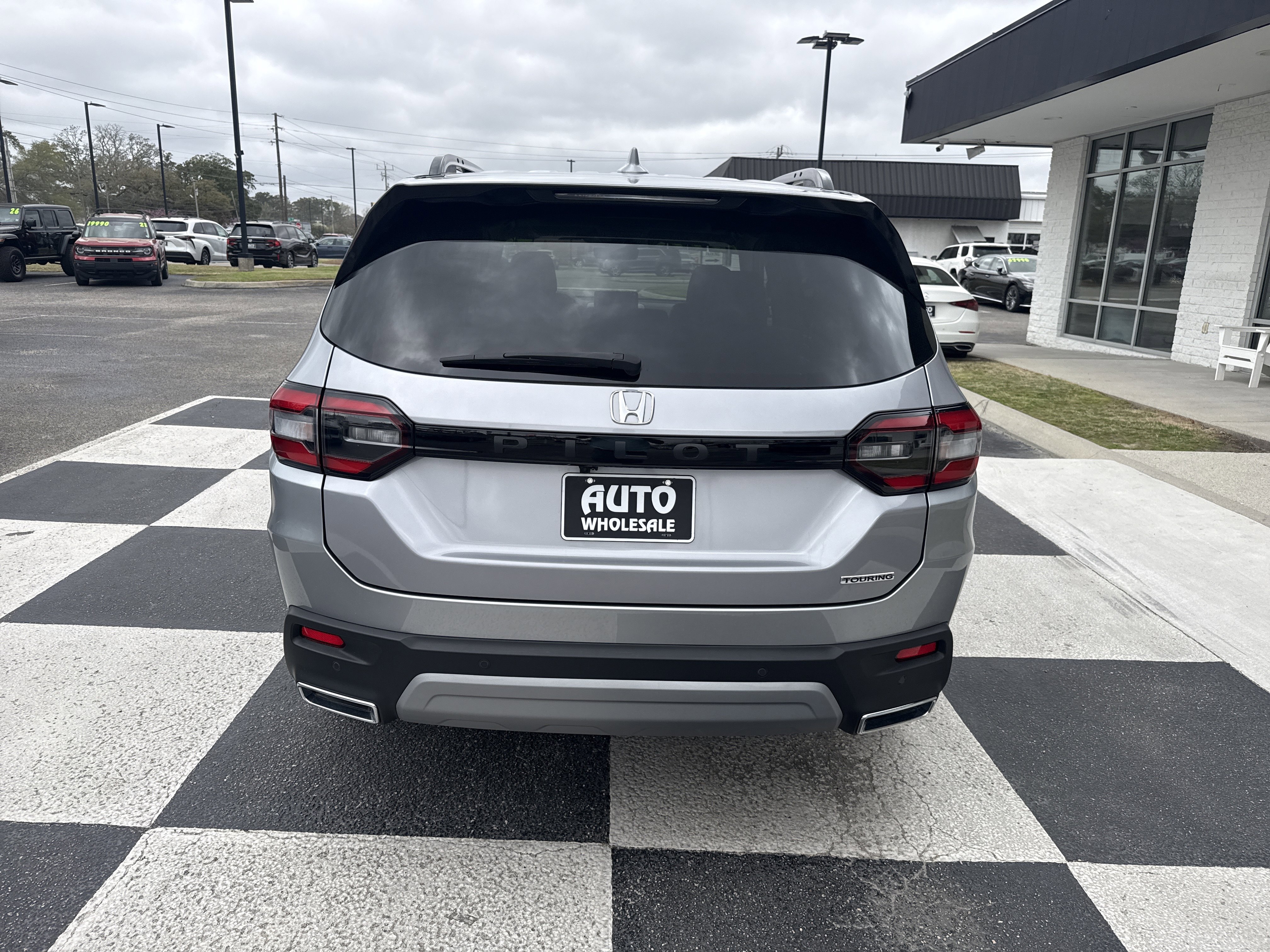 Used 2025 Honda Pilot Touring image 4