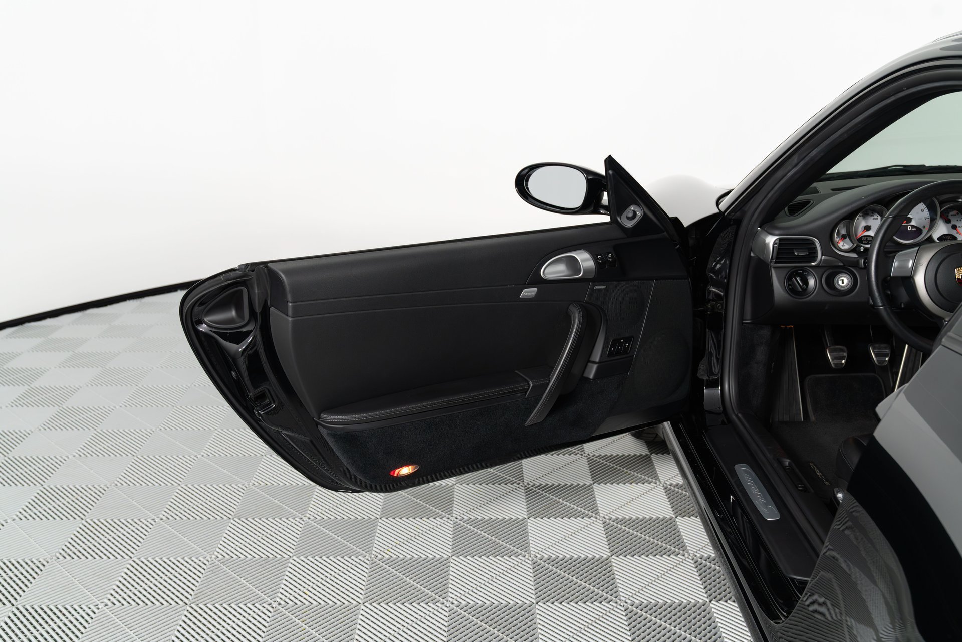 Used 2005 Porsche 911 Carrera S RWD image 9