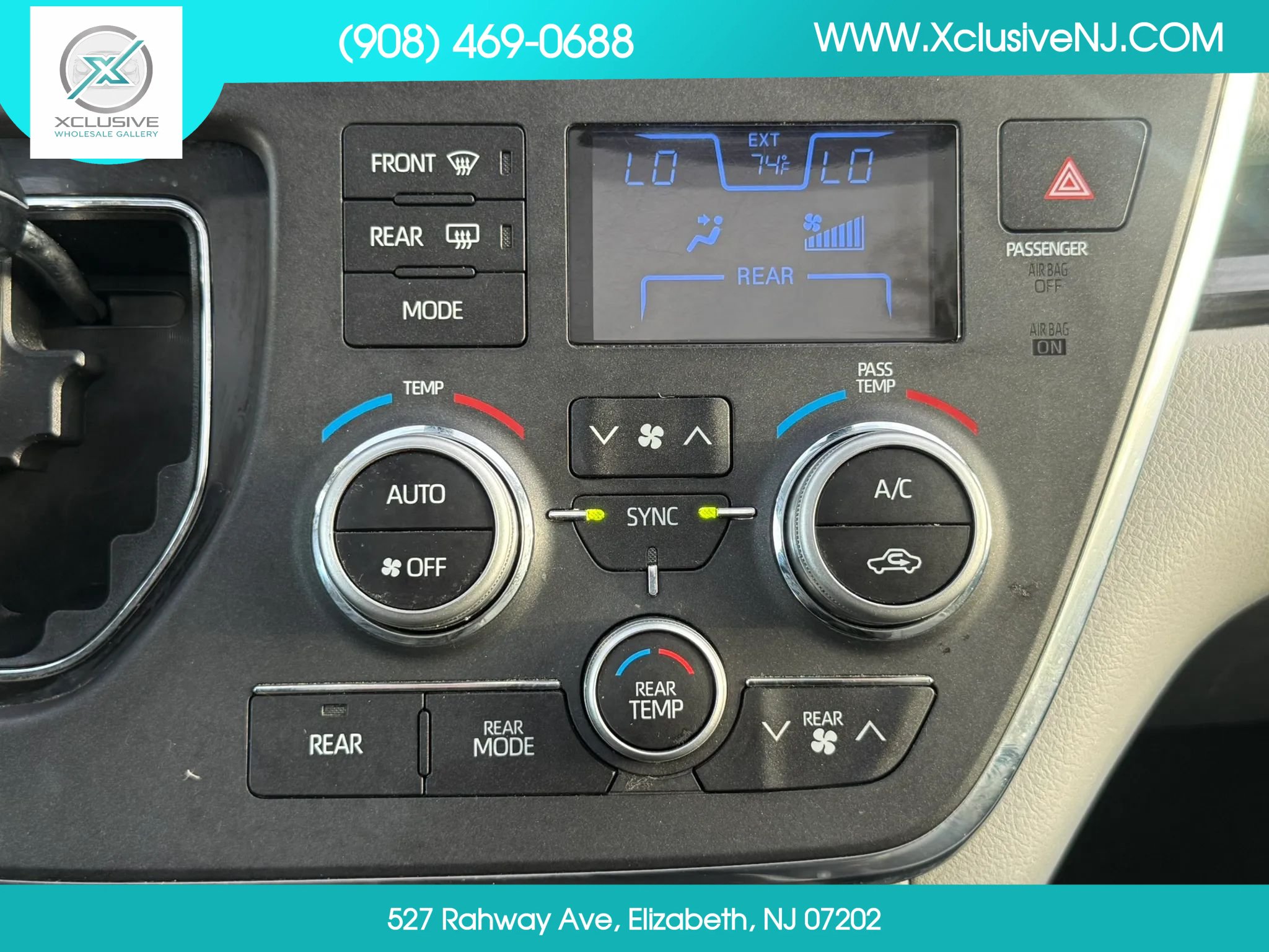 Used 2019 Toyota Sienna XLE Premium w/ Carpet Mat Package FWD image 58