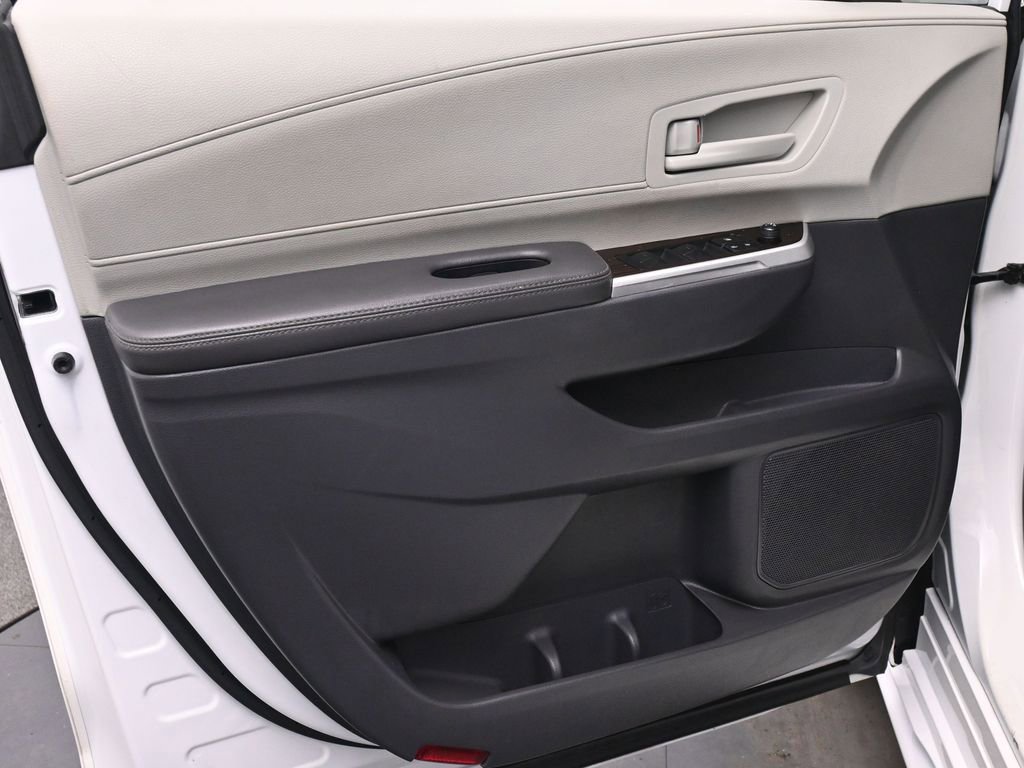 Used 2022 Toyota Sienna LE image 13