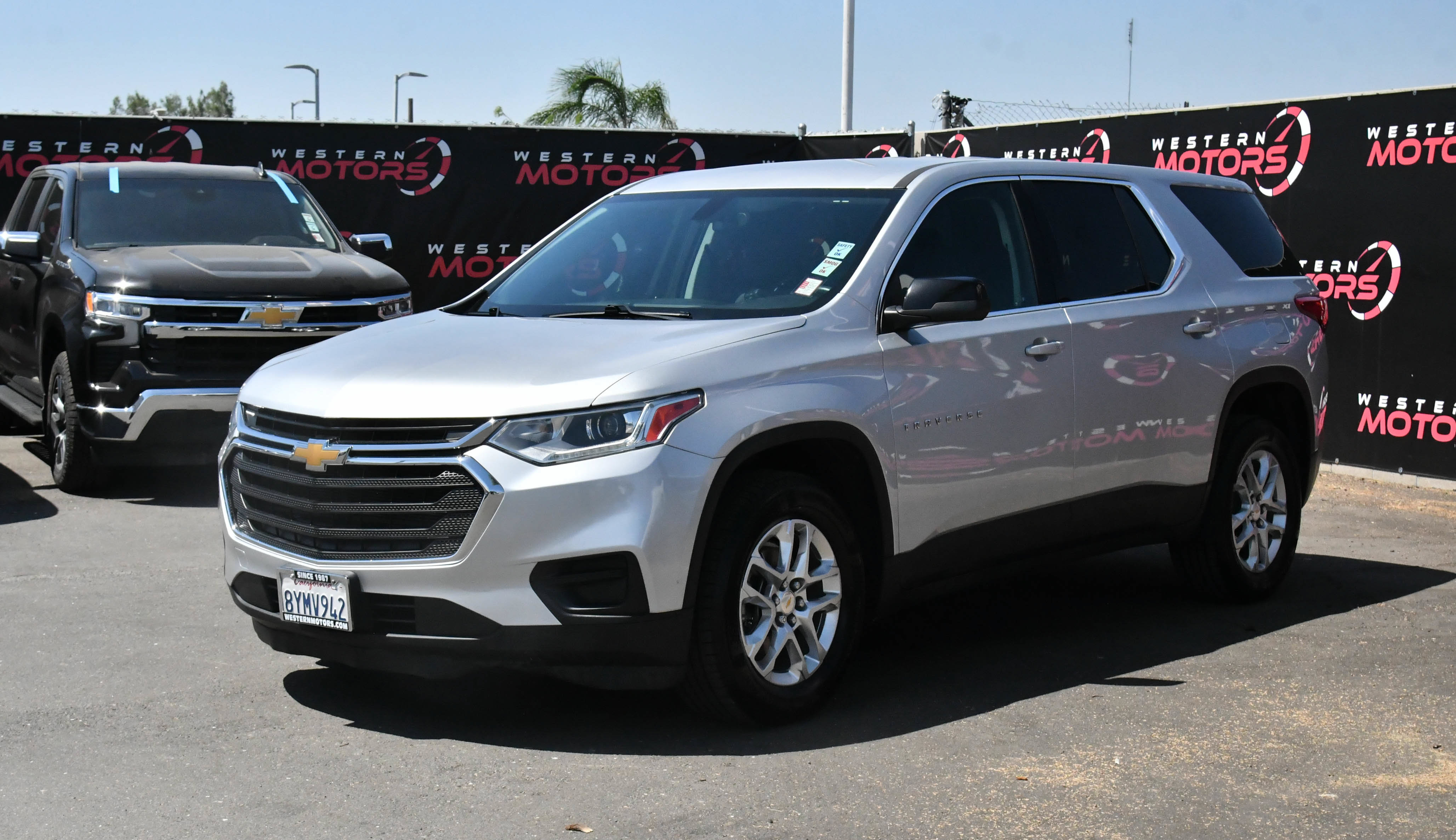 Used 2021 Chevrolet Traverse LS FWD image 3