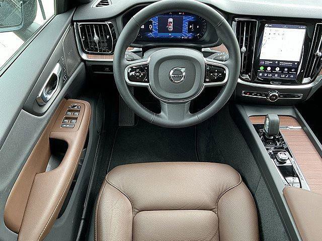 Certified 2026 Volvo V60 B5 Cross Country Plus w/ Climate Package AWD/4WD image 5